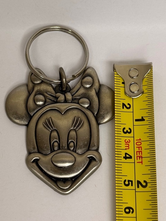 Vintage Disney Minnie Mouse Pewter Head Key Chain 1990's Embossed Metal Design - Picture 3 of 3